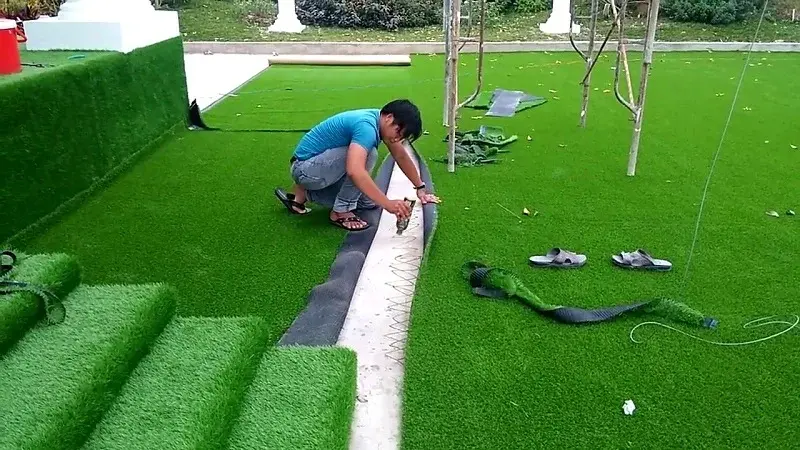 Thi Công Cỏ Nhân Tạo Sân Vườn Chuyên Nghiệp